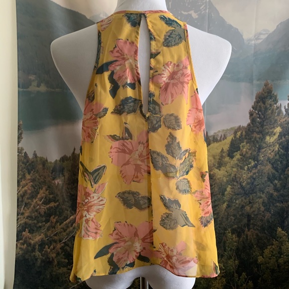 Floral tank - Picture 4 of 7